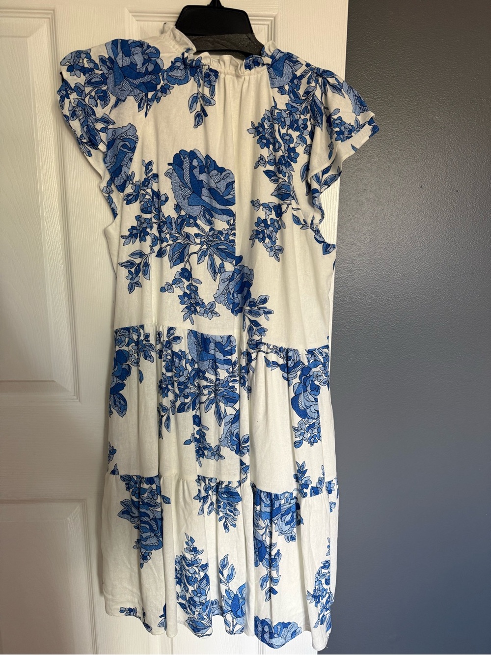 Women’s White Dress with Blue Floral Print with pockets size medium